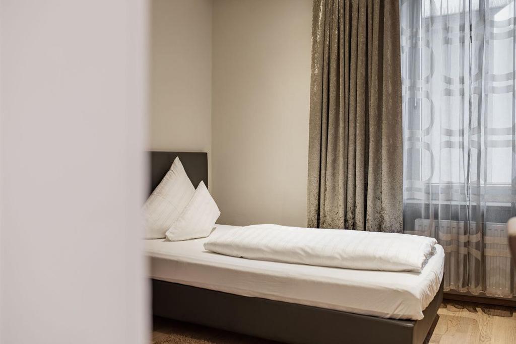 Goldenes Schiff 4*