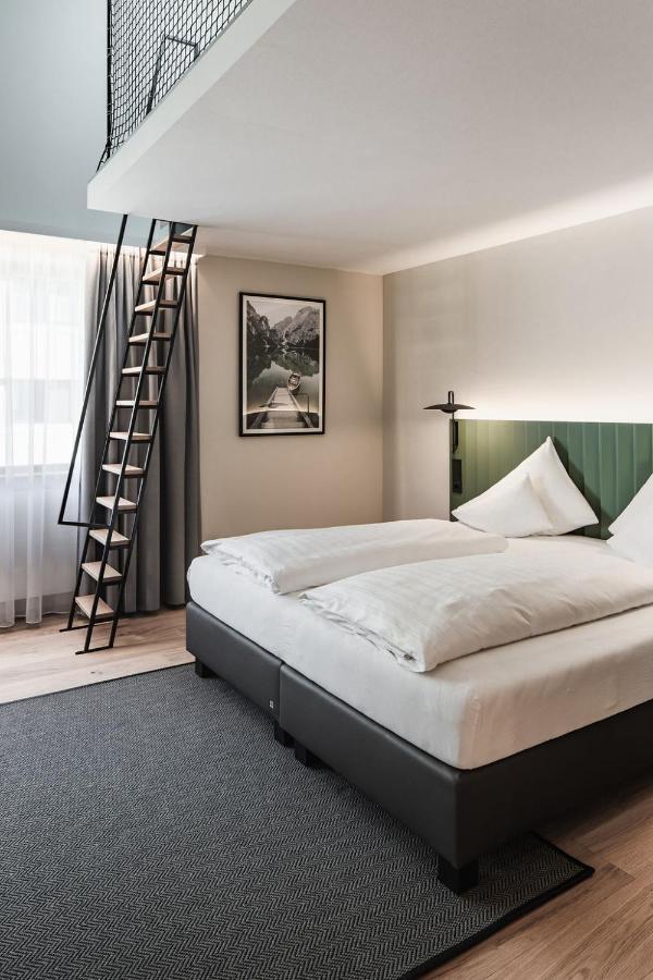 Goldenes Schiff 4*